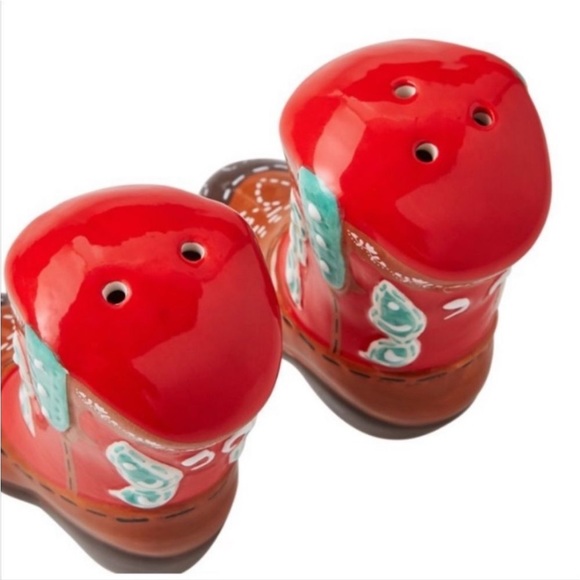 The Pioneer Woman Novelty Red Cowboy Boots salt and Pepper Shakers - Picture 2 of 3